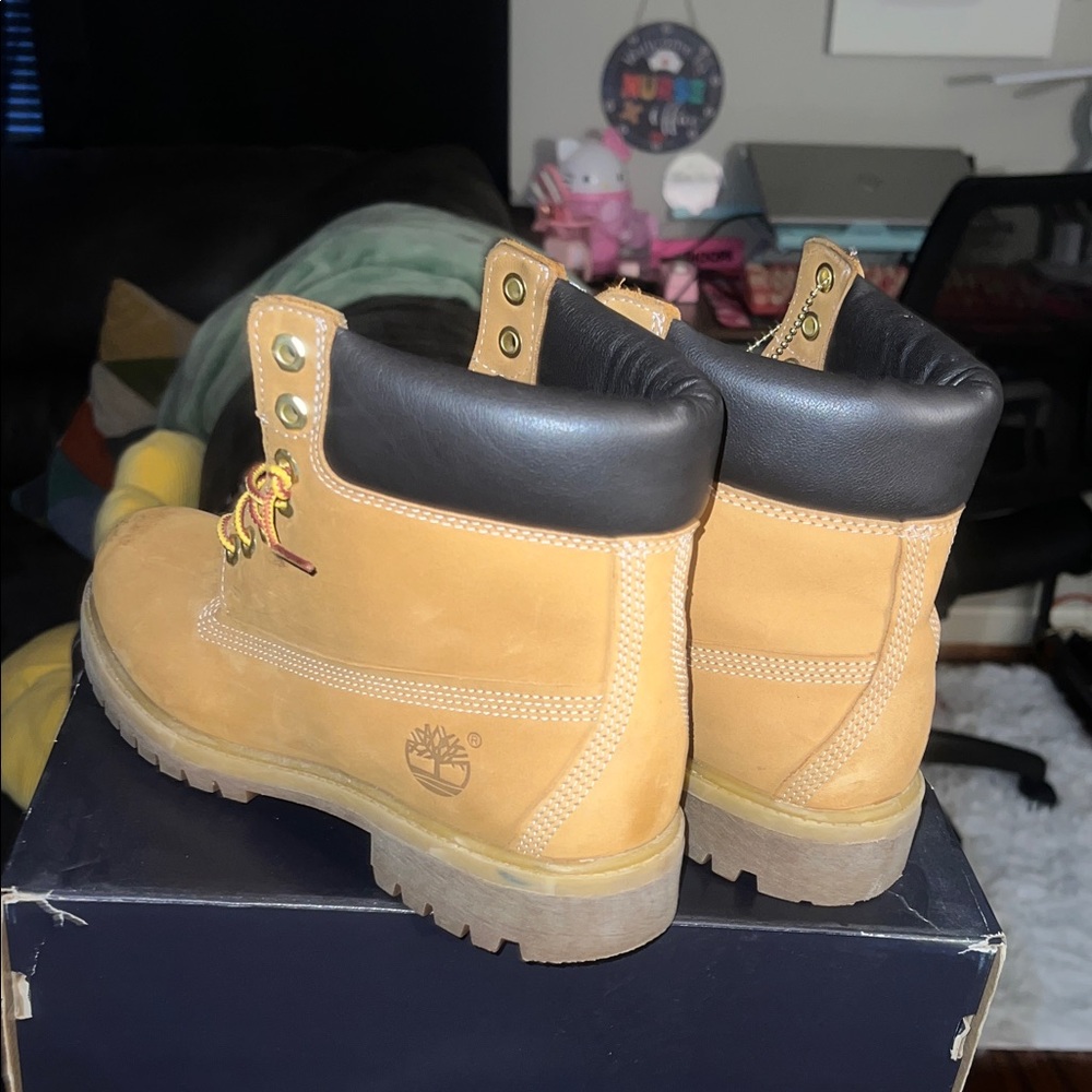 Timberland Tan Leather Boots - Picture 2 of 3
